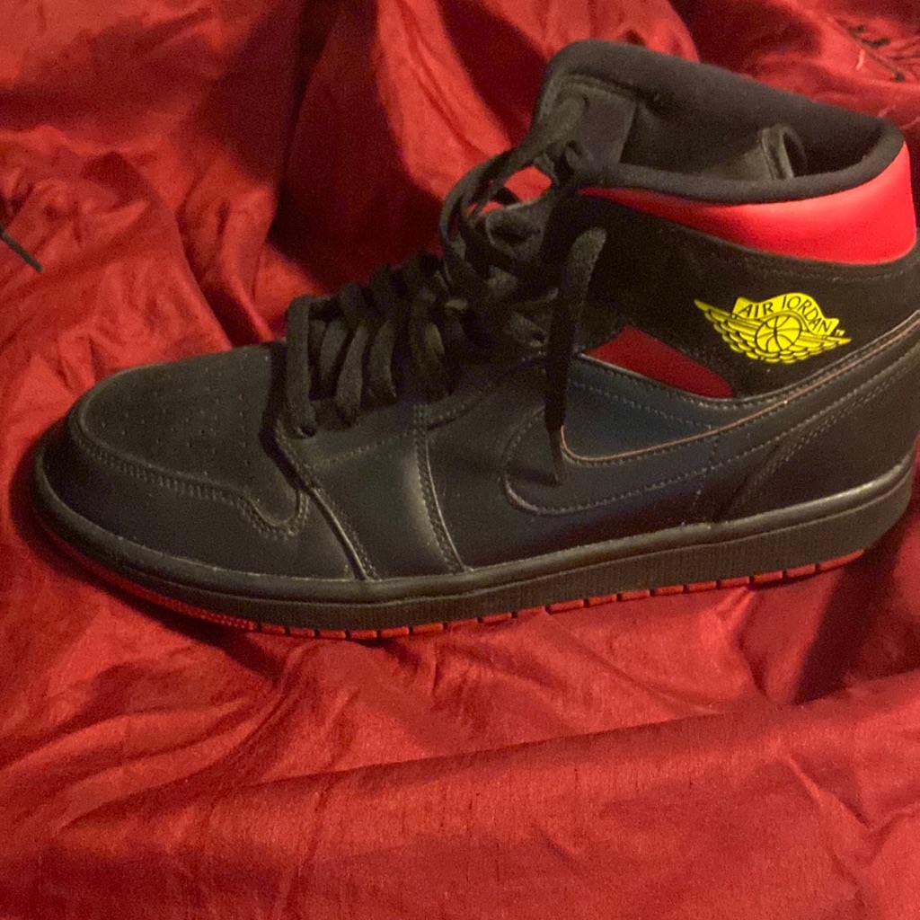 Jordan 1 Mid “Last Shot”